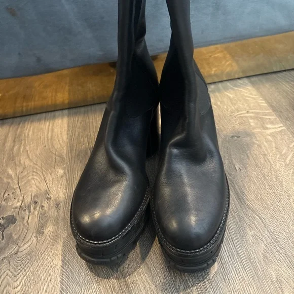 Black Leather Boots with Gold Medusa Detail - Picture 3 of 6